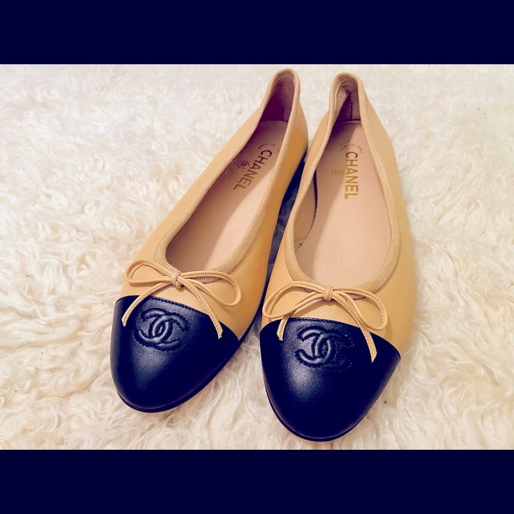 Beige Chanel Flats with black toe 🖤😍